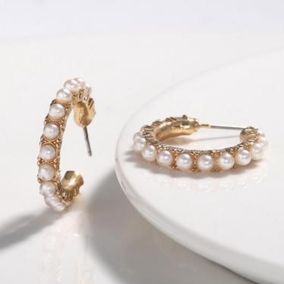 EARRINGS HOOKS.NWT SMALL MEDIUM GOLD  PEARLS - Picture 2 of 2